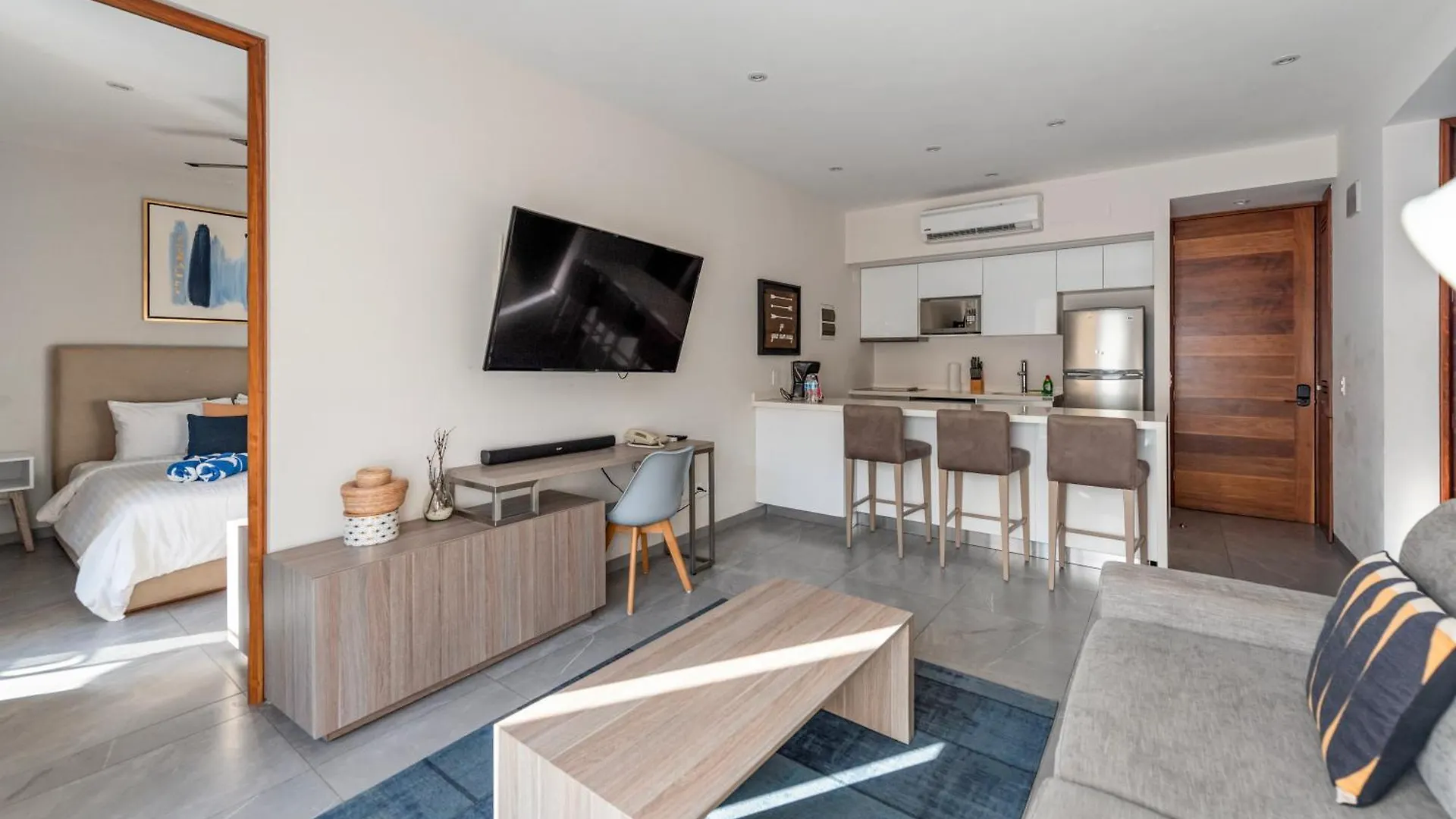 Apartment Luxury Condo 2 Hab Cocina Ac Gym Pool Cine Playa del Carmen