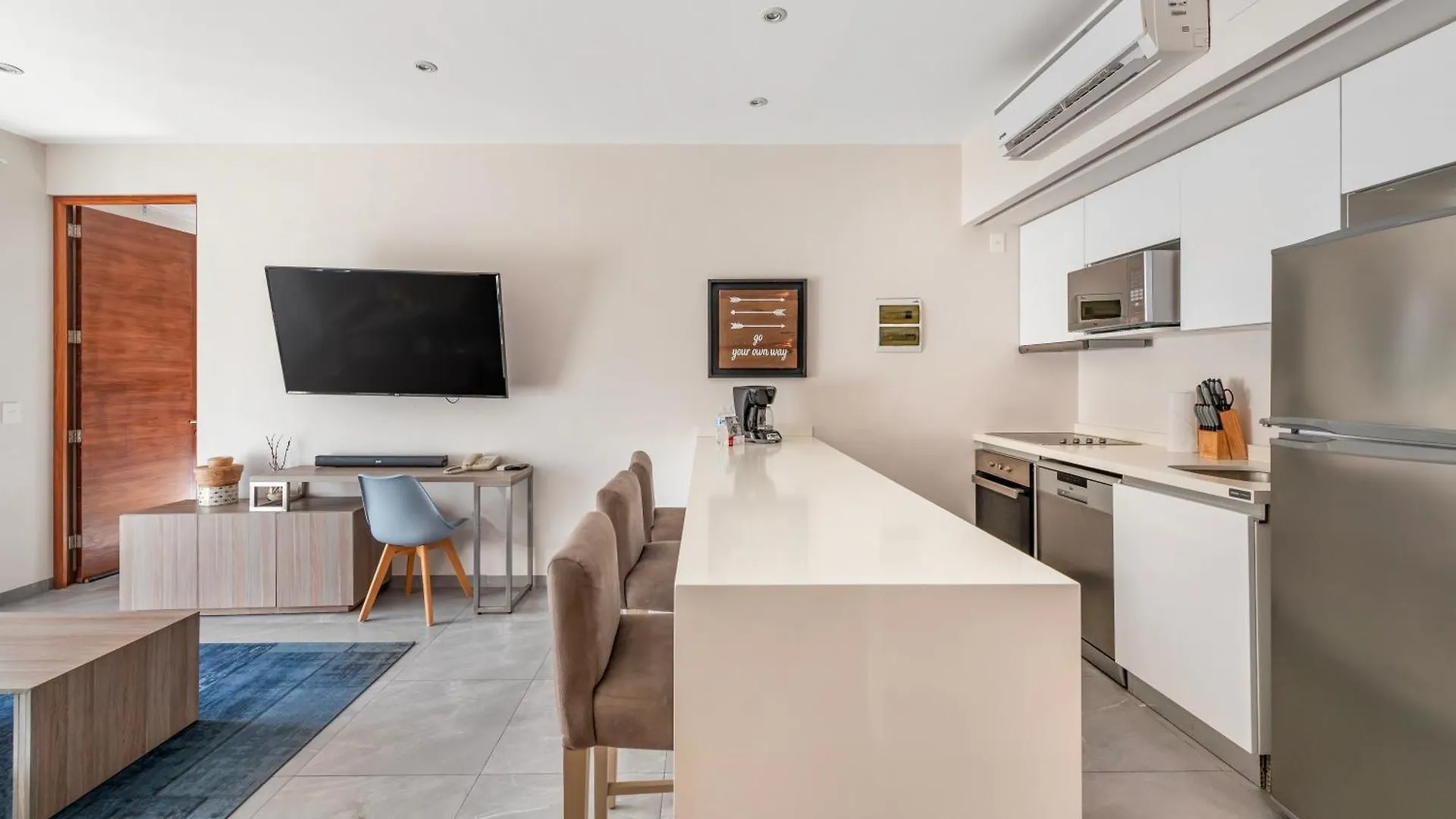 Luxury Condo 2 Hab Cocina Ac Gym Pool Cine Playa del Carmen Mexico