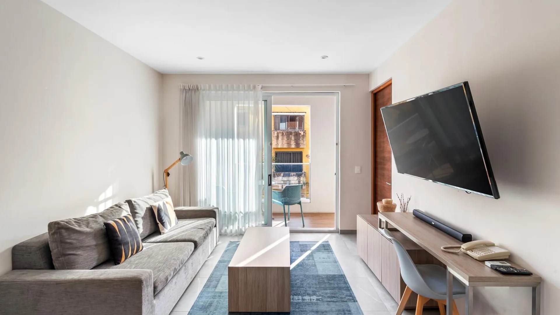Luxury Condo 2 Hab Cocina Ac Gym Pool Cine Playa del Carmen Apartment