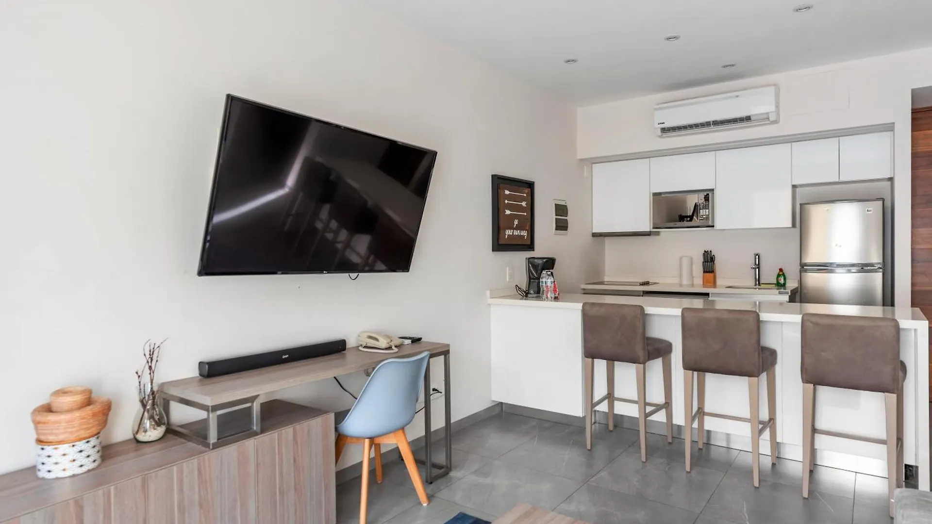 Apartment Luxury Condo 2 Hab Cocina Ac Gym Pool Cine Playa del Carmen