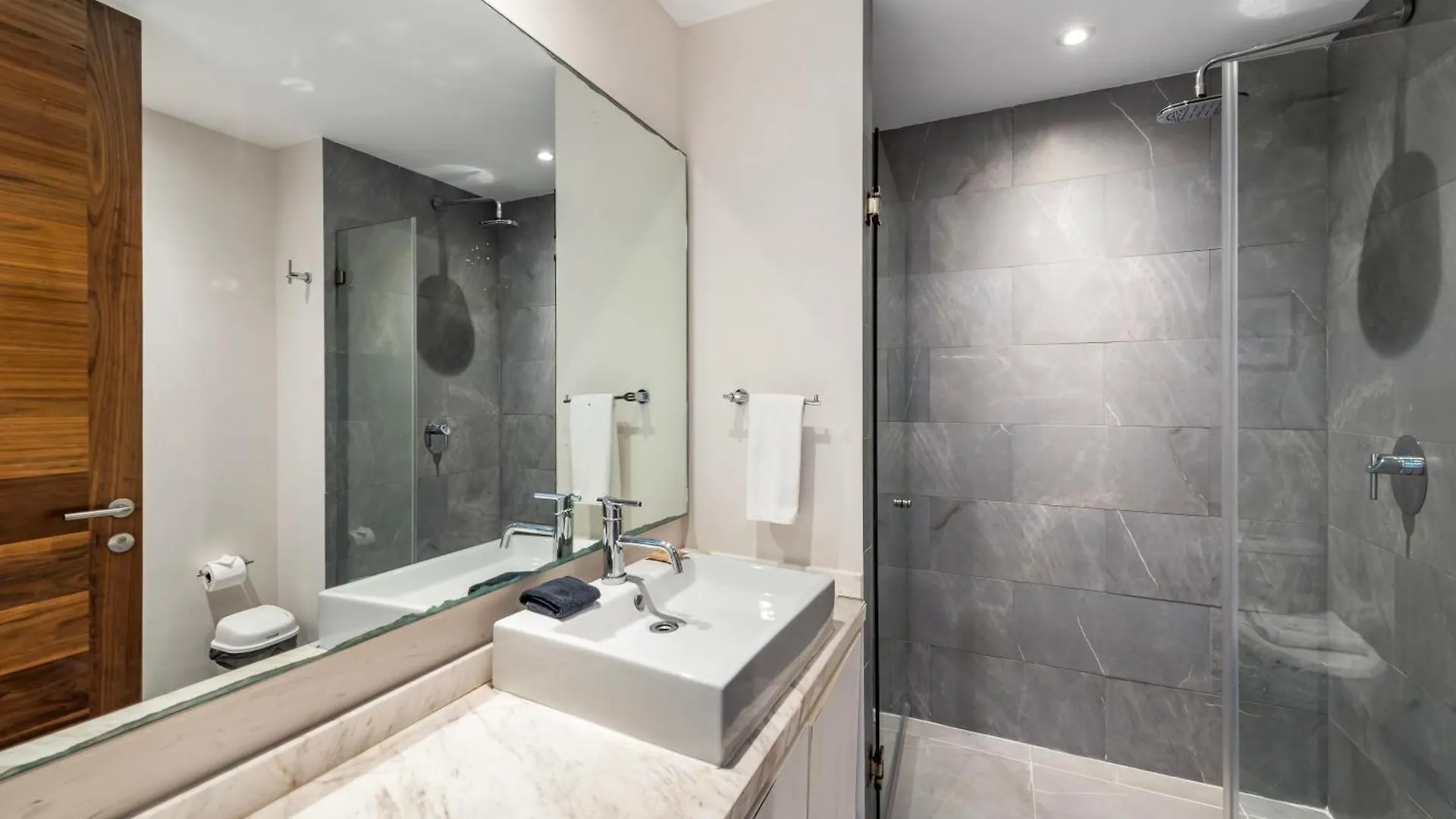 Apartment Luxury Condo 2 Hab Cocina Ac Gym Pool Cine Playa del Carmen