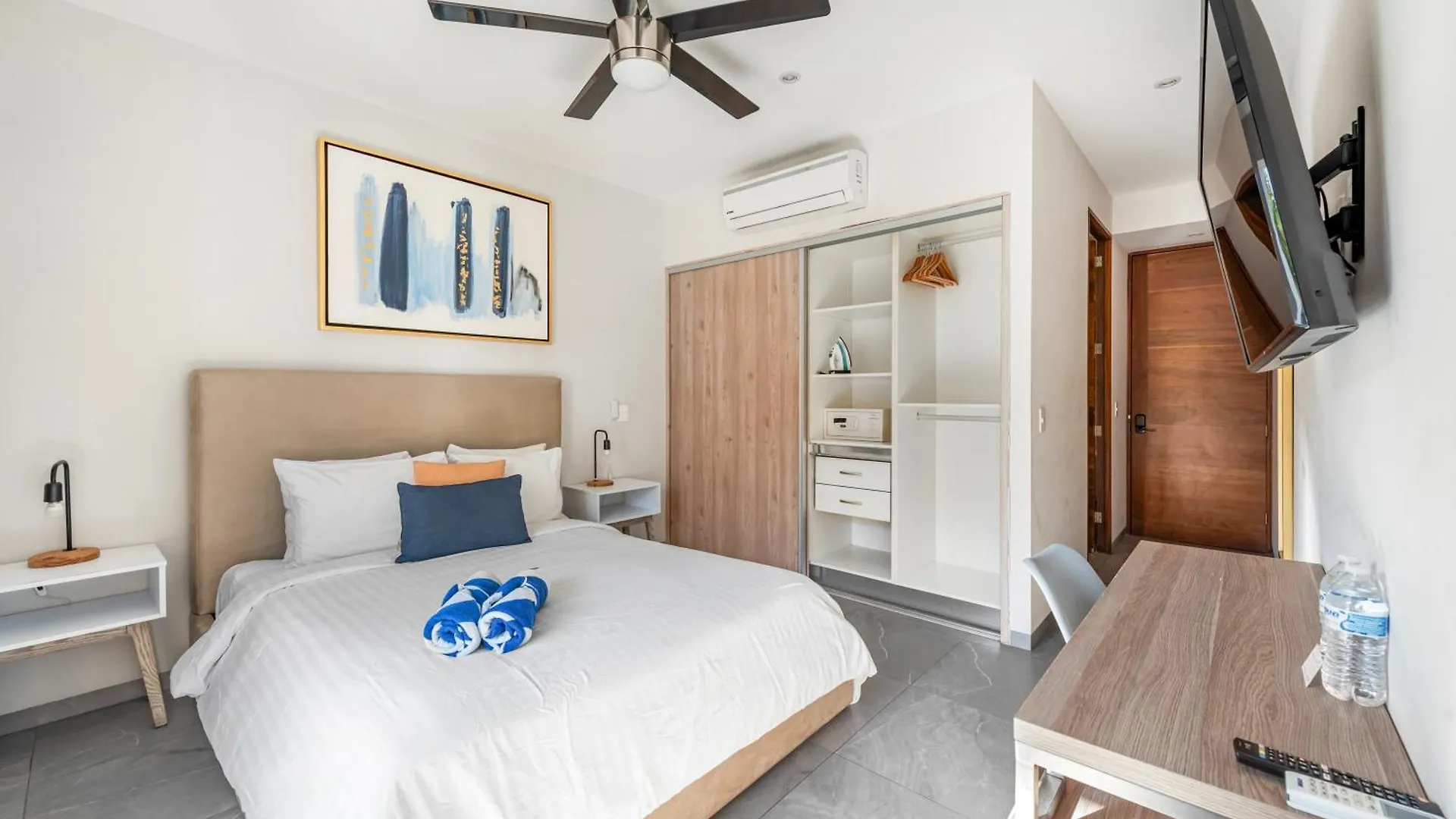 Apartment Luxury Condo 2 Hab Cocina Ac Gym Pool Cine Playa del Carmen