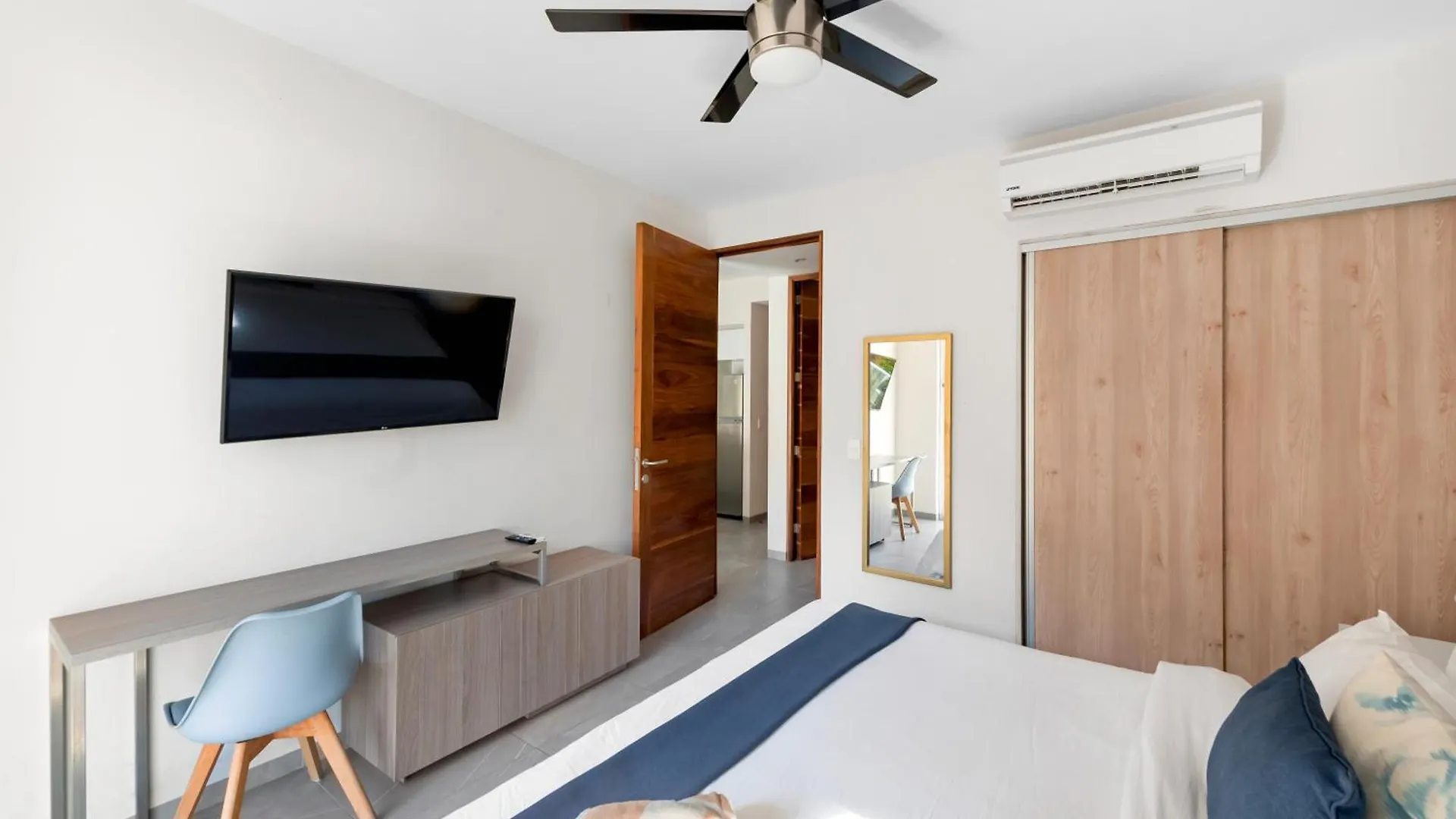 Luxury Condo 2 Hab Cocina Ac Gym Pool Cine Playa del Carmen Apartment